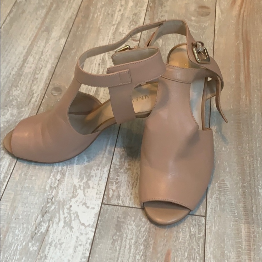 🔥4/$20 Nine West Peep toe heel